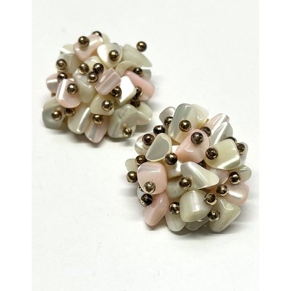 Vintage Japan Seashell Earrings - Picture 2 of 4